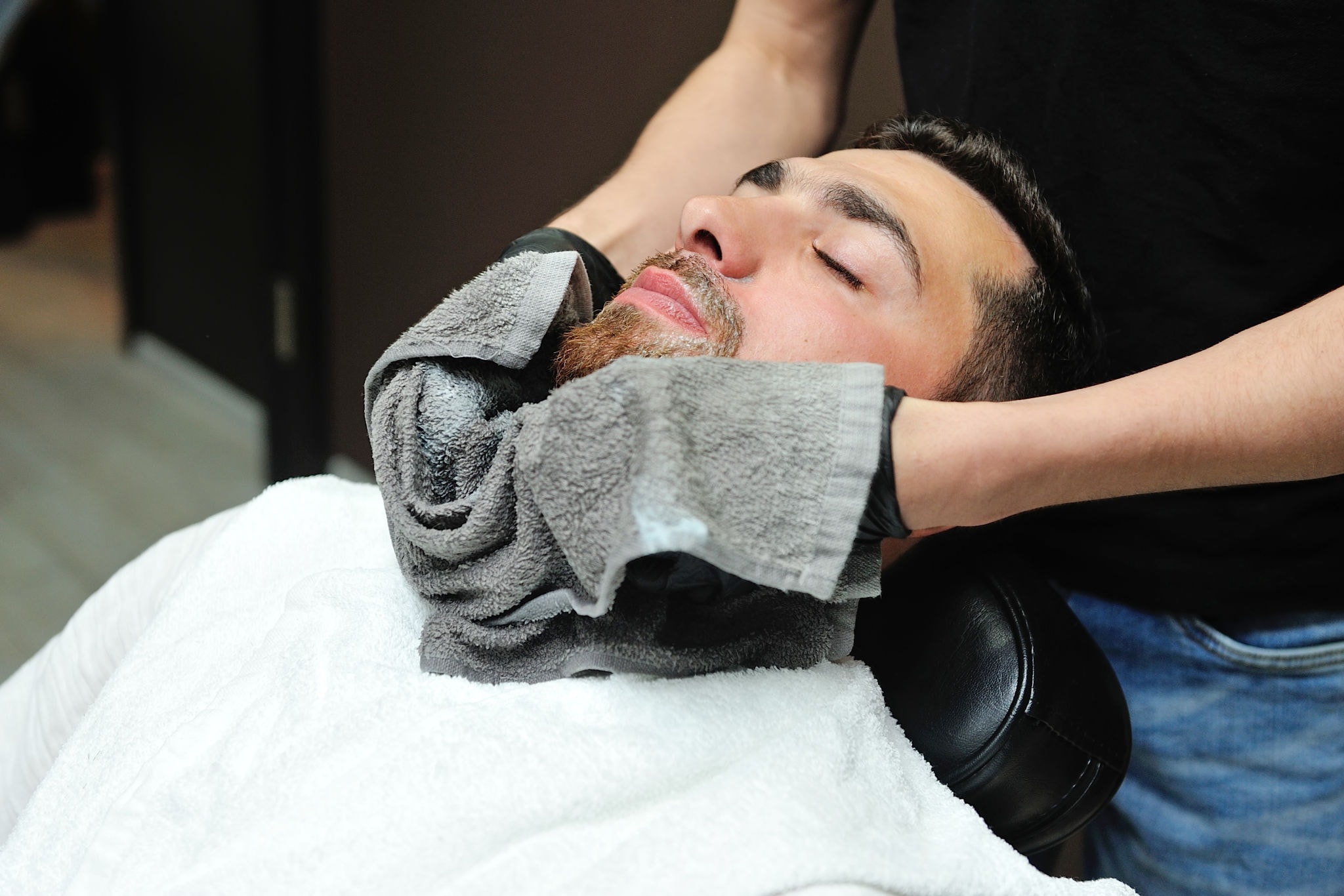 Barber and lay-back services at Studio 940 — fades, beard trims, and facial basic in Decatur TX